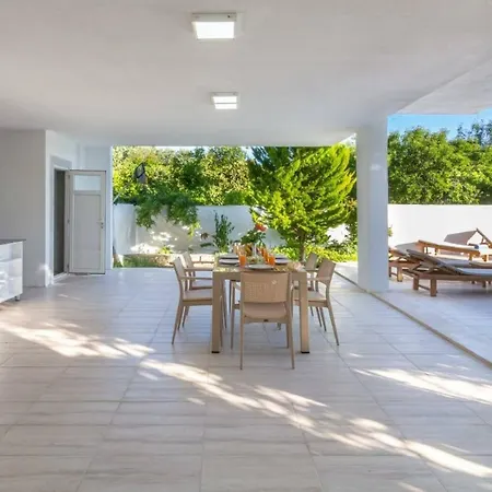 Villin Supper Luxury With Private Pool Bezirgan