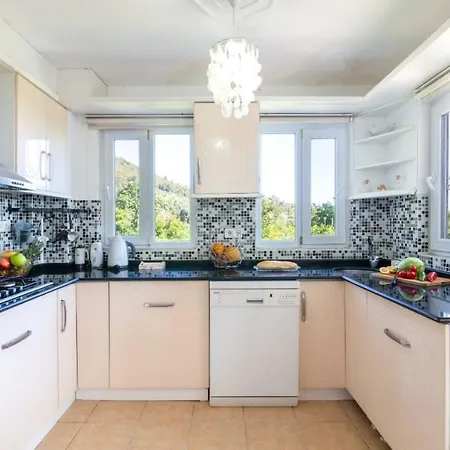 Villin Supper Luxury With Private Pool Vilă Bezirgan